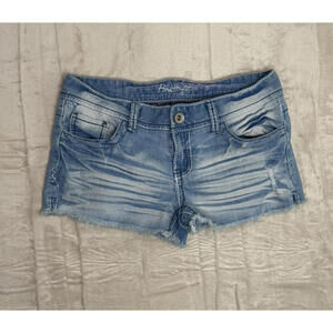 Amethyst Women’s Denim Shorts Size 7 Light Blue Wash Embroidered Back Pockets